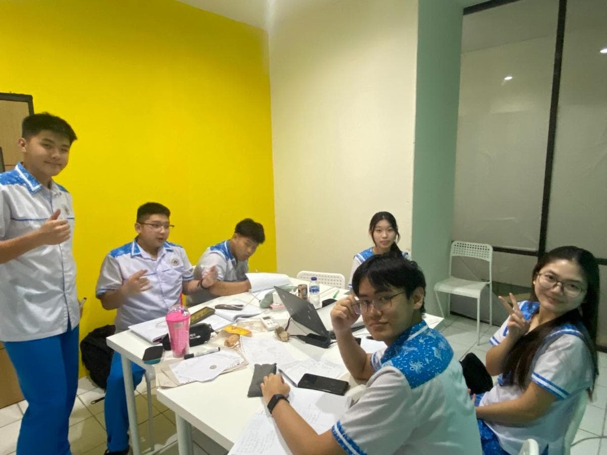 Pembahasan soal bersama teman seangkatan